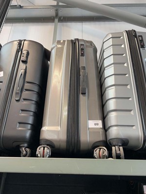 Lot 1717 - Samsonite 2 piece suitcase set in grey