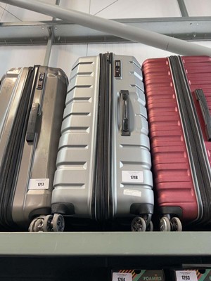 Lot 1718 - Samsonite 2 piece suitcase set in grey