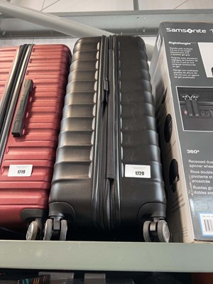 Lot 1720 - Samsonite 2 piece suitcase set in black