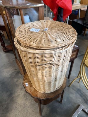 Lot 1400 - 2 wicker laundry baskets