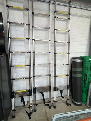 Lot 2195 - 3-meter aluminium framed telescopic ladder