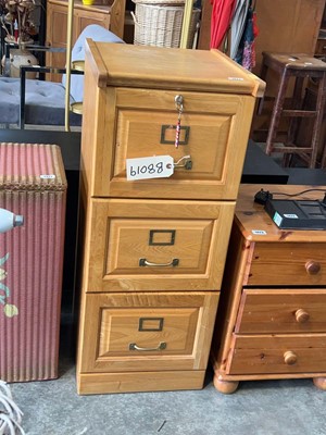 Lot 1422 - Honey oak finish three drawer office pedestal