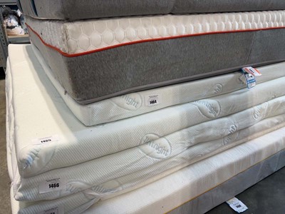 Lot 1465 - Silent Night king memory foam mattress topper