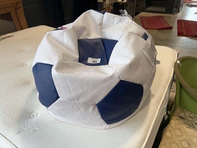 Lot 1473 - Kaikoo football England themed beanbag