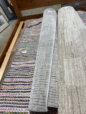 Lot 1483 - Grey area rug