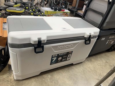 Lot 2268 - Igloo Max Cold XL 142L cool box in white/grey