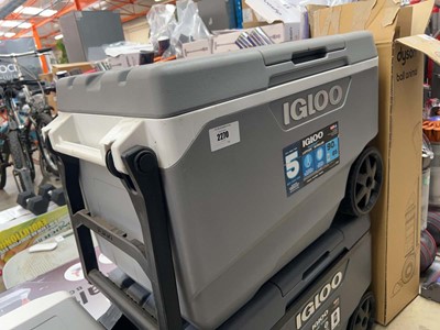 Lot 2270 - Igloo MaxCold 85L 2-wheeled pull along cool...