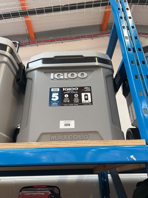 Lot 2273 - Igloo MaxCold 58L 2-wheeled pull along cool...