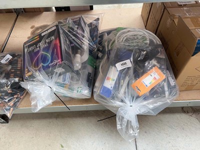 Lot 2221 - 2x bags of mixed electronics to incl. Feit...