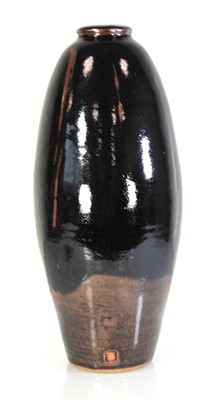 Lot David Leach (1911-2005), a tall stoneware vase...