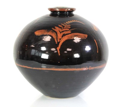 Lot David Leach (1911-2005), a tall stoneware vase...