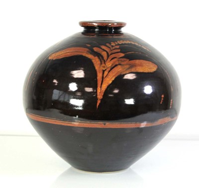 Lot David Leach (1911-2005), a tall stoneware vase...