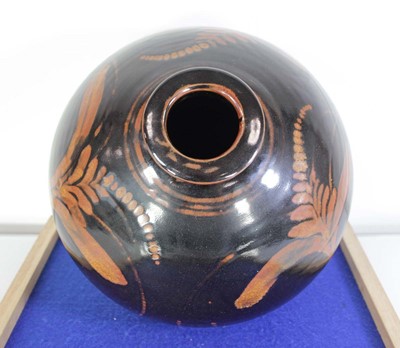 Lot David Leach (1911-2005), a tall stoneware vase...
