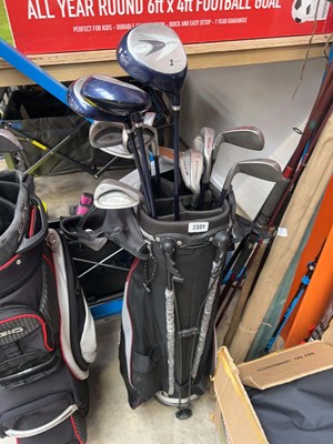 Lot 2301 - Dunlop branded golf bag in black and red (with...