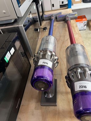Lot 2315 - Dyson V11 cordless vacuum cleaner with batter,...