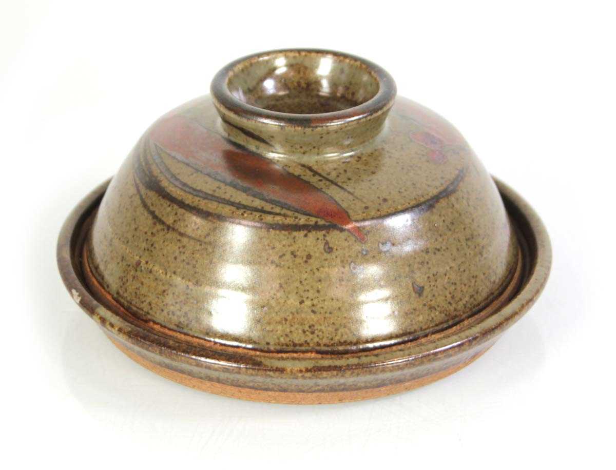 Lot Sheila Casson (1930-2022), a stoneware dish...