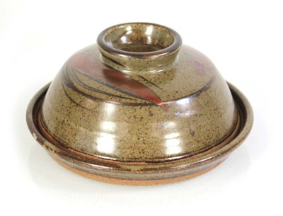 Lot Sheila Casson (1930-2022), a stoneware dish...