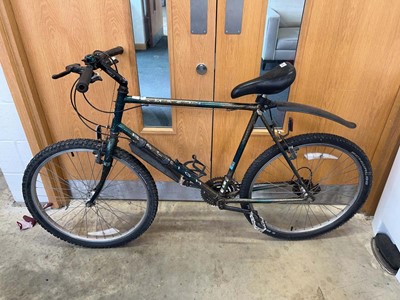 Lot 2235 - Mens Raleigh Amazon mountain bike in green