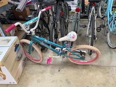 Lot 2248 - Childrens Huffy Sea Star BMX style bike in...