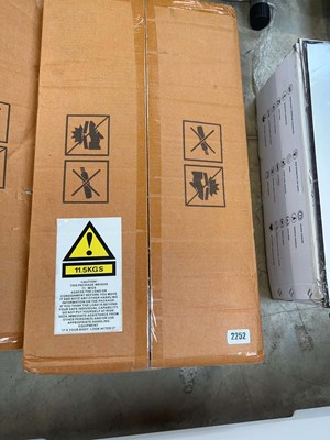 Lot 2252 - Boxed Vibra Life fitness board