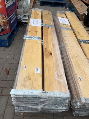Lot 2452 - 10 wooden pallet collars