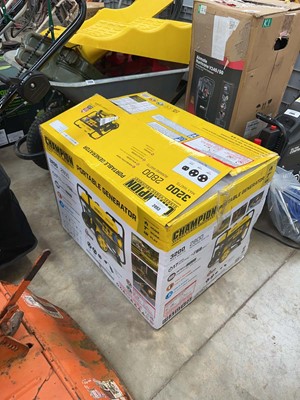 Lot 2493 - Boxed Champion 3200W petrol generator
