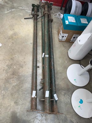 Lot 2509 - 4 Acrow props