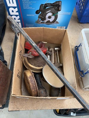 Lot 2540 - Shallow box of mixed tooling