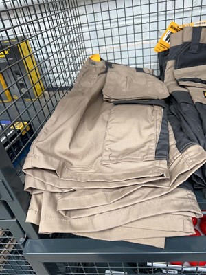 Lot 2567 - 4 pairs of De Walt Sandiego multi pocket work...