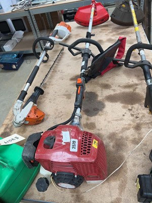 Lot 2579 - Petrol strimmer