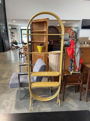 Lot 1403 - Free standing metal shelving unit in mustard...