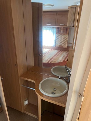 Lot 4330 - Burstner Ventana Classic single axle caravan...