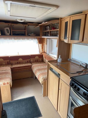 Lot 4330 - Burstner Ventana Classic single axle caravan...