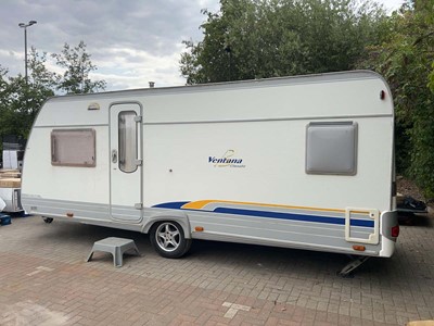 Lot 4330 - Burstner Ventana Classic single axle caravan...