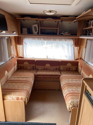 Lot 4330 - Burstner Ventana Classic single axle caravan...