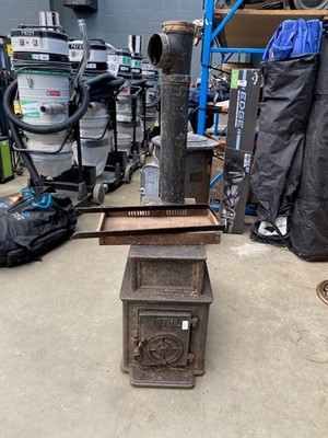 Lot 4387 - Jotul 118 Classic rectangular cast iron...