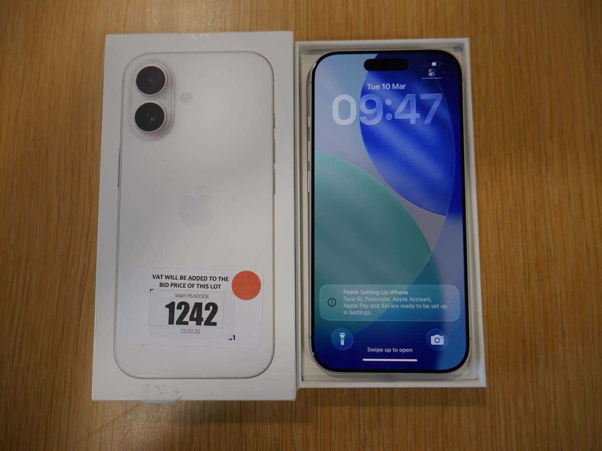 Lot 1041 - Apple iPhone 17, White, 256GB, model A3520, boxed