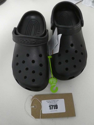 Lot 1936 - (UK 6/7) Pair of black Crocs