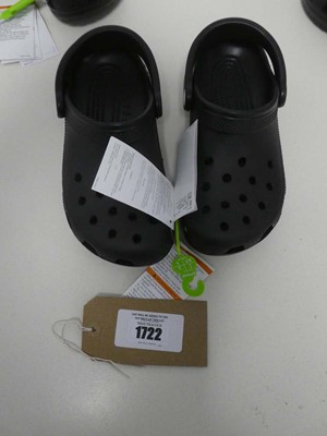 Lot 1935 - (UK Jr 4) Pair of black Crocs
