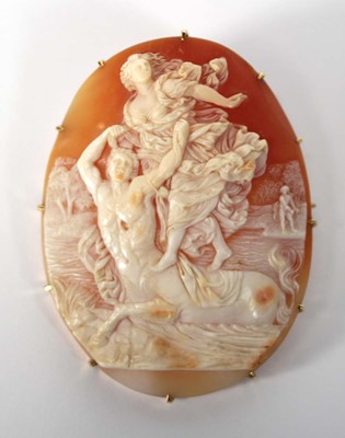 Lot 502 - A 15ct yellow gold mounted cameo brooch carved...
