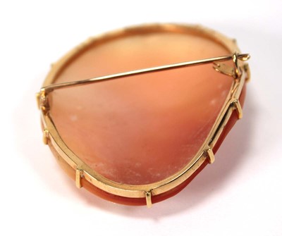 Lot 502 - A 15ct yellow gold mounted cameo brooch carved...