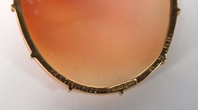 Lot 502 - A 15ct yellow gold mounted cameo brooch carved...