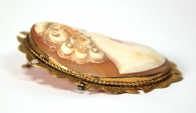 Lot 503 - A 9ct yellow gold mounted cameo brooch...