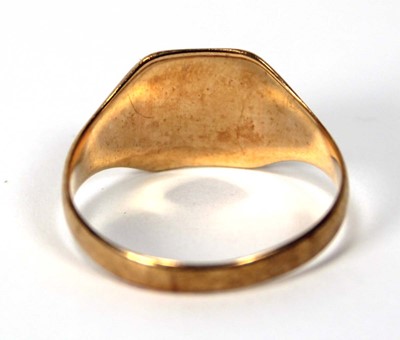 Lot 506 - A 9ct yellow gold signet ring, ring size W 1/2,...