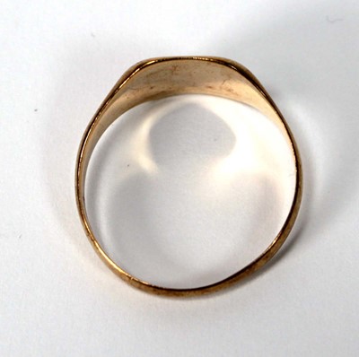 Lot 506 - A 9ct yellow gold signet ring, ring size W 1/2,...