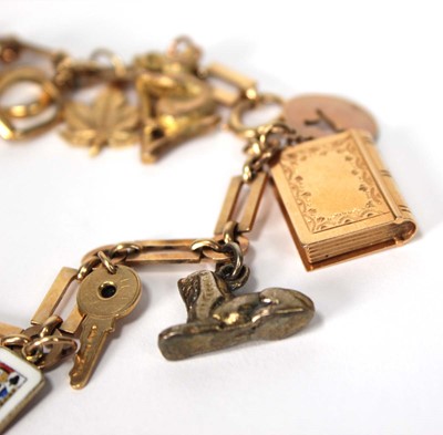 Lot 507 - A 9ct yellow gold rectangular and round link...