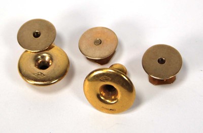 Lot 510 - Two 9ct yellow gold dress studs and three 9ct...