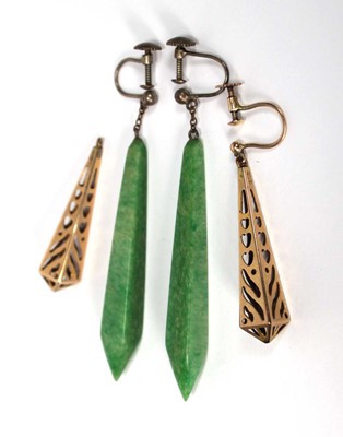 Lot 512 - A pair of 9ct yellow gold ear pendants of...