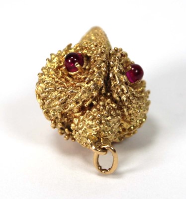Lot 513 - A (?)French textured yellow metal pendant in...