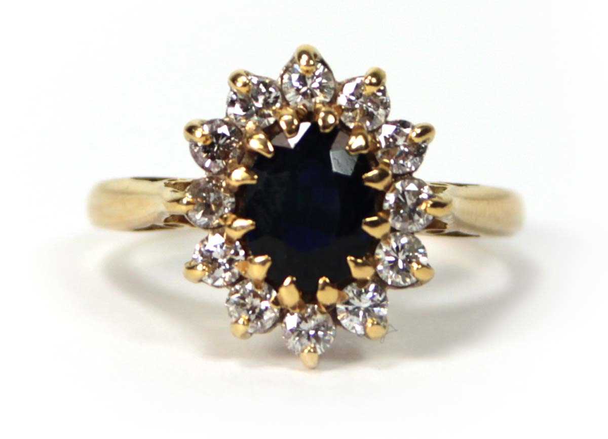 Lot 530 - An 18ct yellow gold cluster ring set oval...
